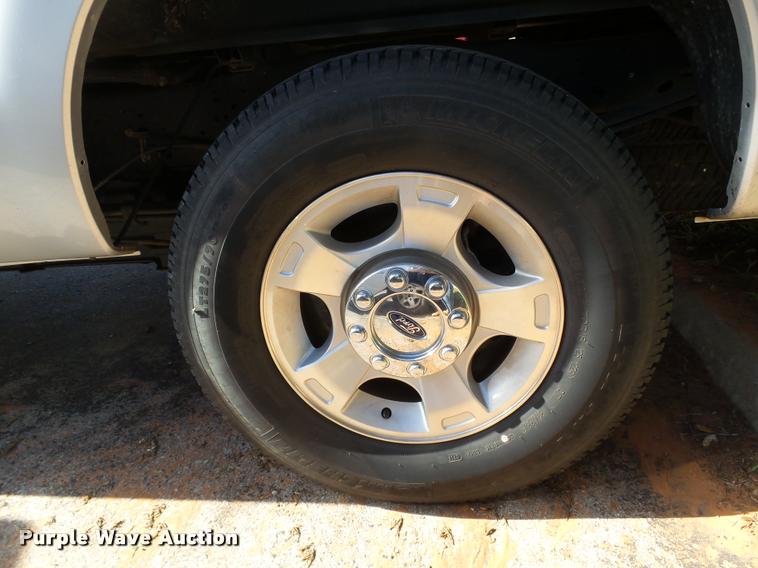 image for item DA6212 2015 Ford F250 Super Duty XLT Crew Cab pickup truck