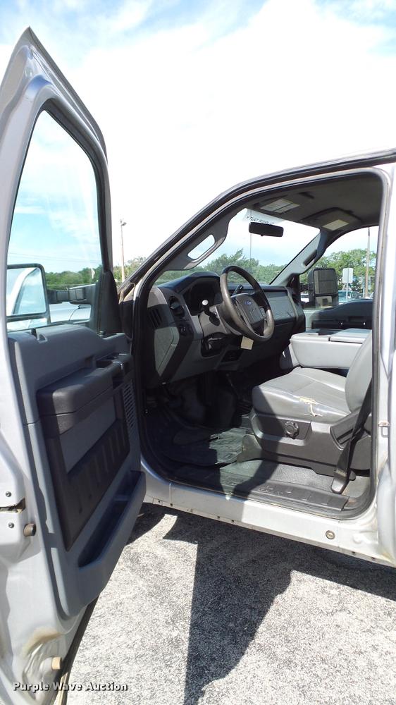 image for item DA6213 2011 Ford F250 Super Duty XL pickup truck