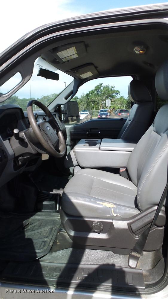 image for item DA6213 2011 Ford F250 Super Duty XL pickup truck