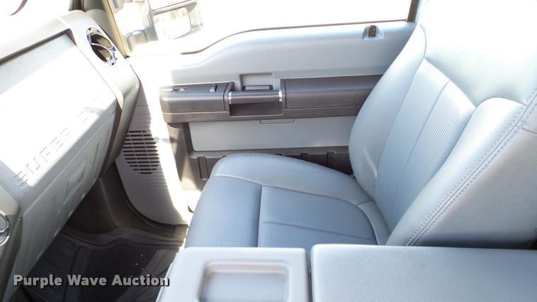 image for item DA6213 2011 Ford F250 Super Duty XL pickup truck