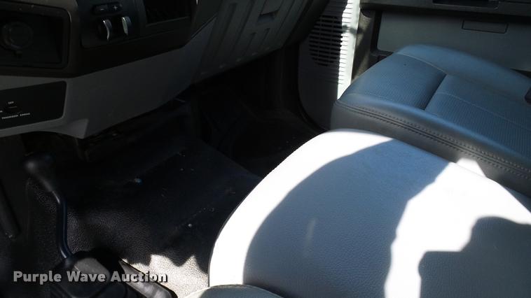 image for item DA6213 2011 Ford F250 Super Duty XL pickup truck