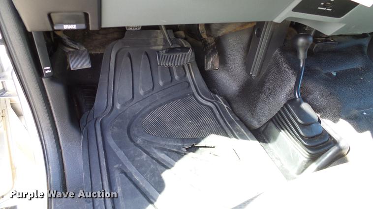 image for item DA6213 2011 Ford F250 Super Duty XL pickup truck