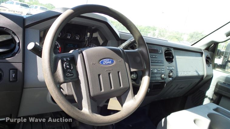 image for item DA6213 2011 Ford F250 Super Duty XL pickup truck