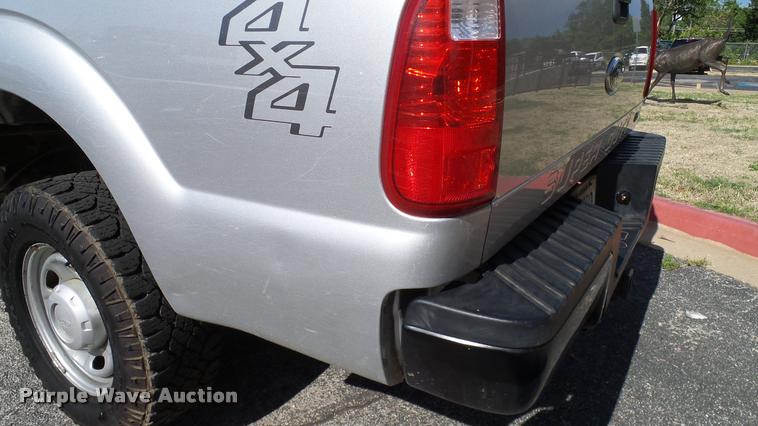 image for item DA6213 2011 Ford F250 Super Duty XL pickup truck