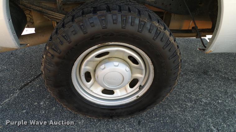 image for item DA6213 2011 Ford F250 Super Duty XL pickup truck