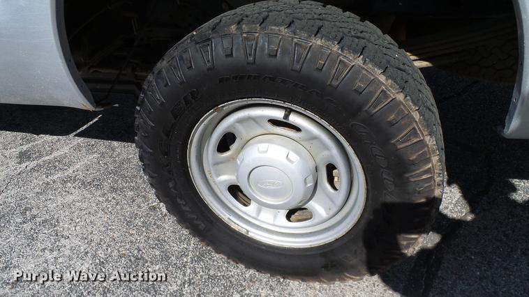 image for item DA6213 2011 Ford F250 Super Duty XL pickup truck