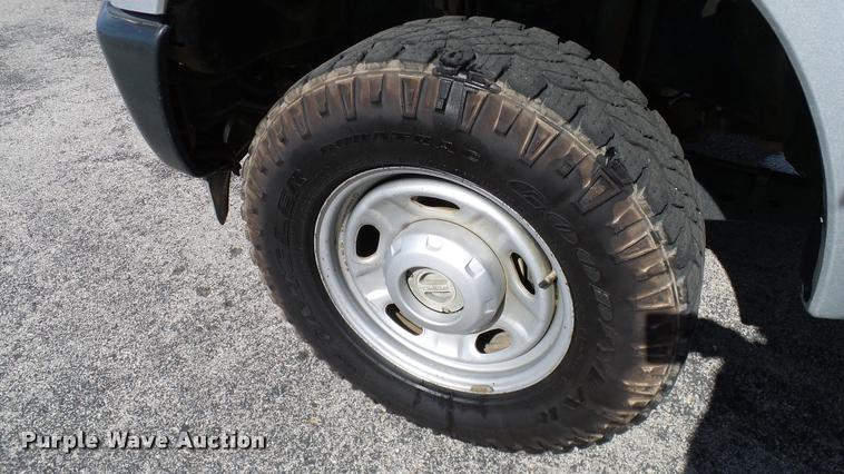 image for item DA6213 2011 Ford F250 Super Duty XL pickup truck