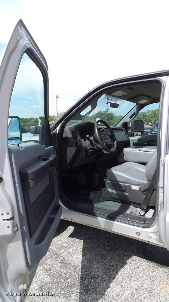 image for item DA6214 2011 Ford F250 Super Duty pickup truck