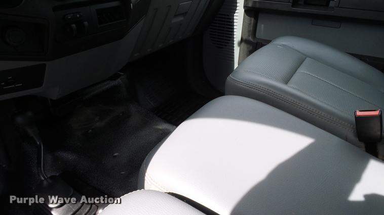 image for item DA6214 2011 Ford F250 Super Duty pickup truck