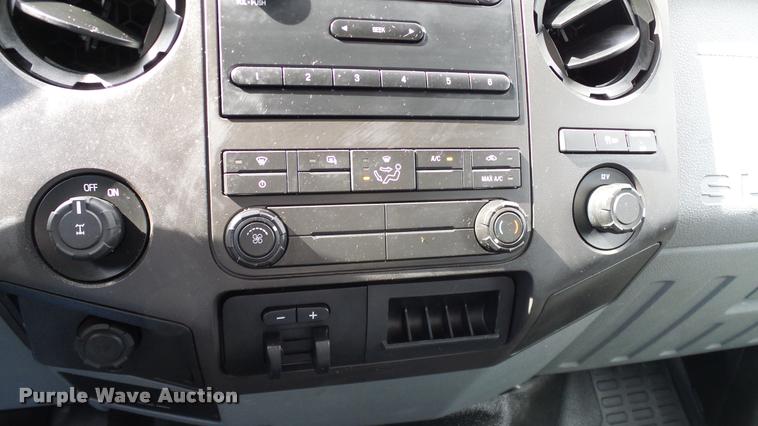 image for item DA6214 2011 Ford F250 Super Duty pickup truck