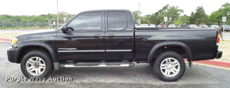image for item DA6220 2003 Toyota Tundra Access Cab pickup truck