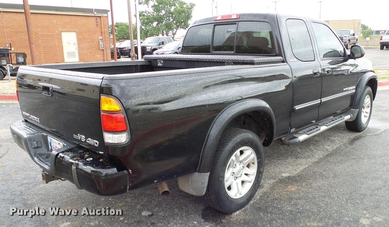 image for item DA6220 2003 Toyota Tundra Access Cab pickup truck