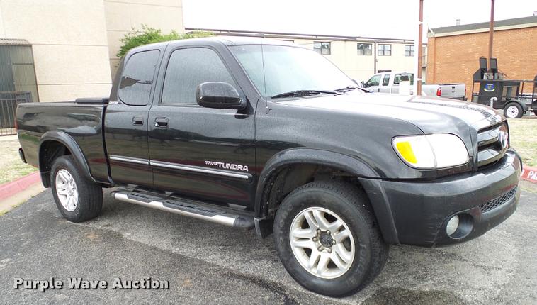 image for item DA6220 2003 Toyota Tundra Access Cab pickup truck