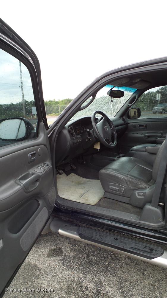 image for item DA6220 2003 Toyota Tundra Access Cab pickup truck