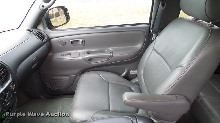 image for item DA6220 2003 Toyota Tundra Access Cab pickup truck