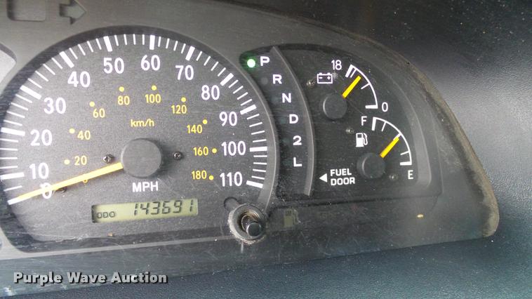 image for item DA6220 2003 Toyota Tundra Access Cab pickup truck