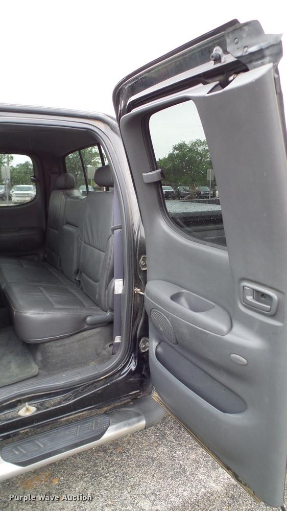 image for item DA6220 2003 Toyota Tundra Access Cab pickup truck