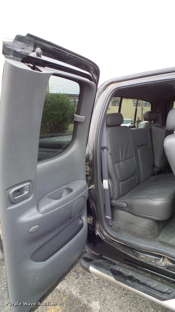 image for item DA6220 2003 Toyota Tundra Access Cab pickup truck