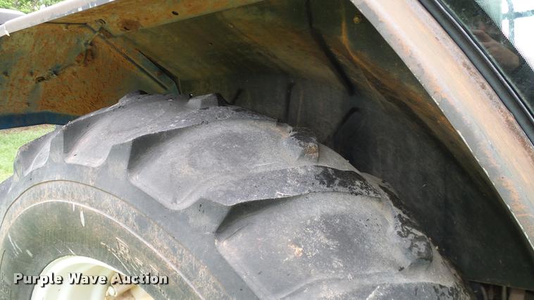 image for item DJ9968 1994 Ford 8240 tractor