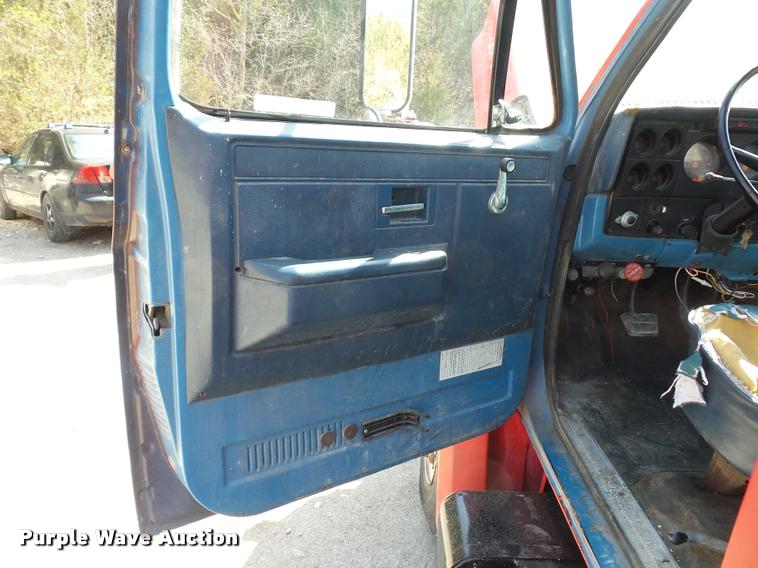 image for item BH9306 1988 GMC TopKick flatbed truck