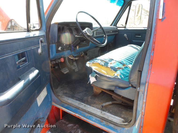 image for item BH9306 1988 GMC TopKick flatbed truck