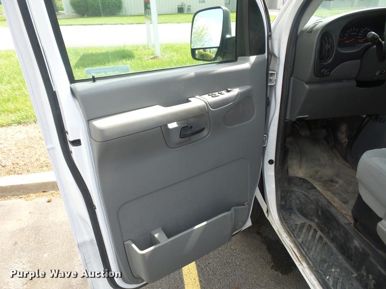 image for item BI9087 2006 Ford E250 Extended van