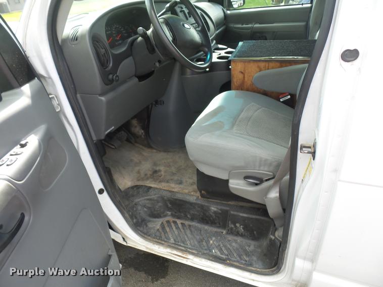 image for item BI9087 2006 Ford E250 Extended van