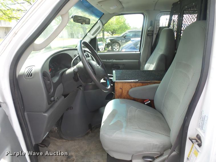 image for item BI9087 2006 Ford E250 Extended van