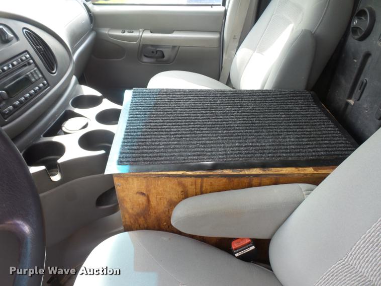 image for item BI9087 2006 Ford E250 Extended van