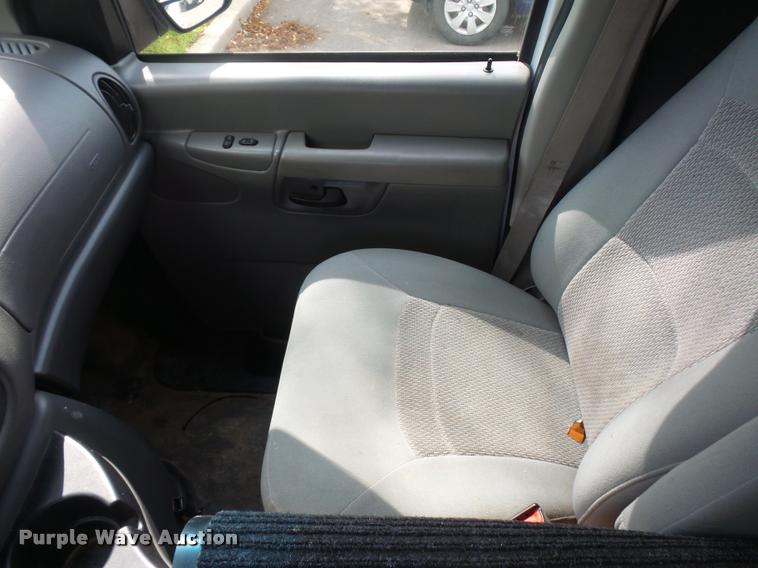 image for item BI9087 2006 Ford E250 Extended van