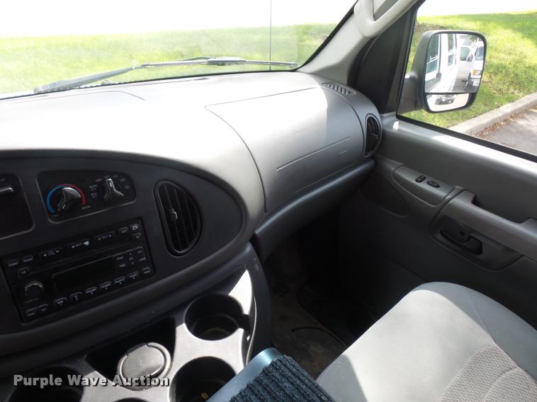 image for item BI9087 2006 Ford E250 Extended van