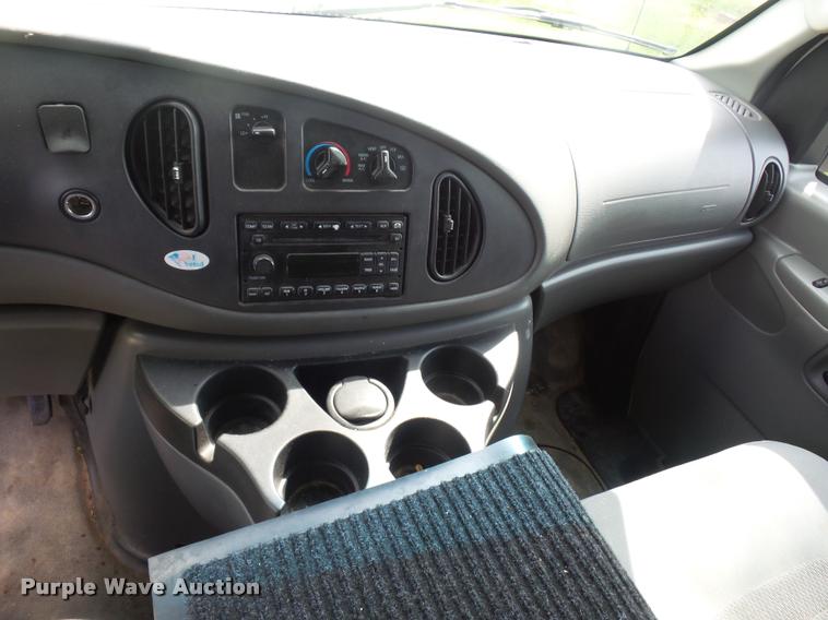 image for item BI9087 2006 Ford E250 Extended van