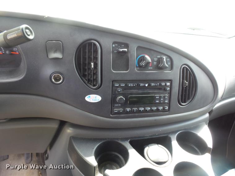 image for item BI9087 2006 Ford E250 Extended van