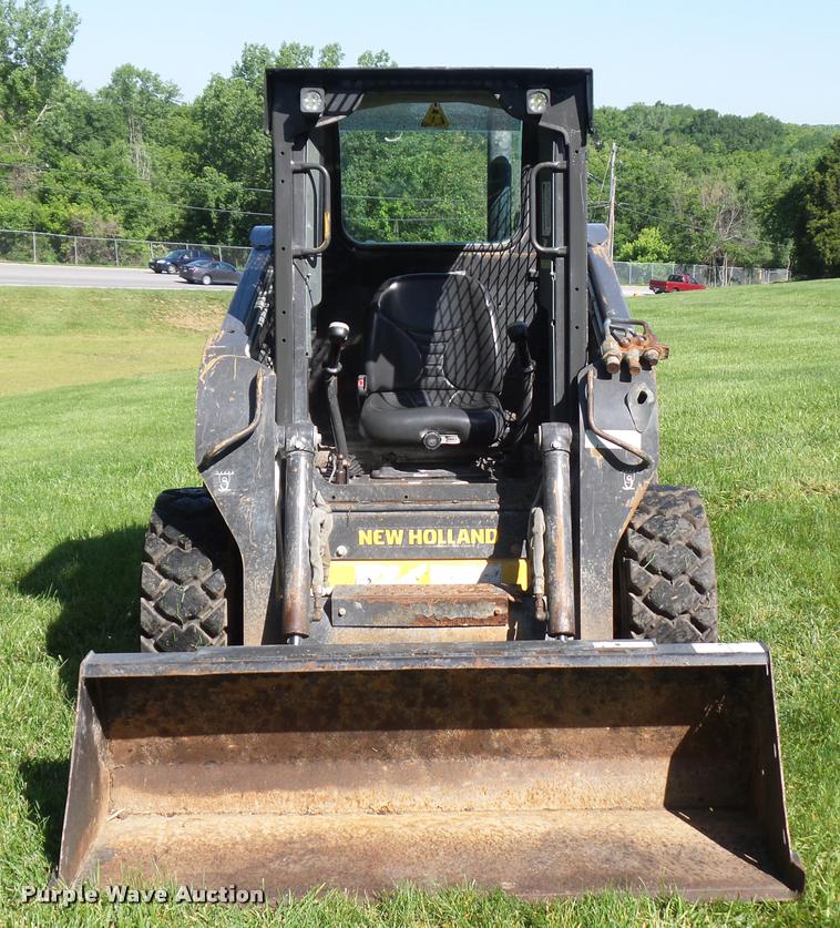 image for item BS9420 2011 New Holland L218 skid steer