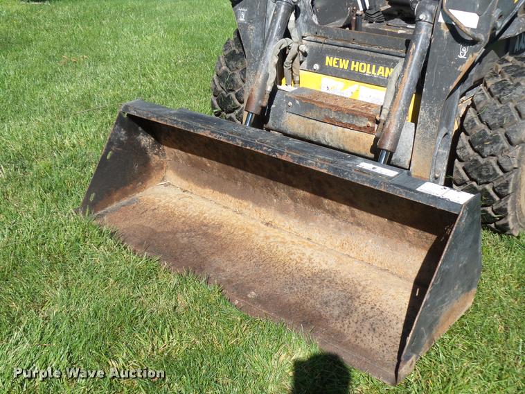image for item BS9420 2011 New Holland L218 skid steer