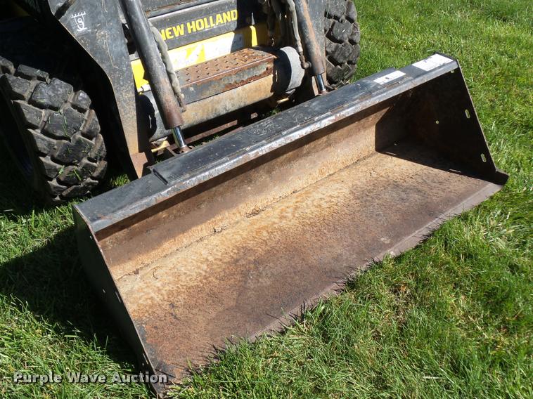 image for item BS9420 2011 New Holland L218 skid steer