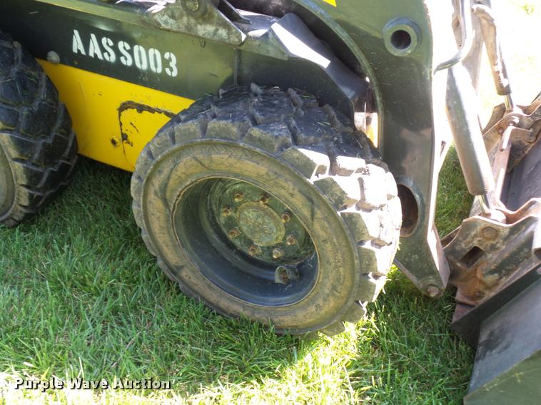 image for item BS9420 2011 New Holland L218 skid steer