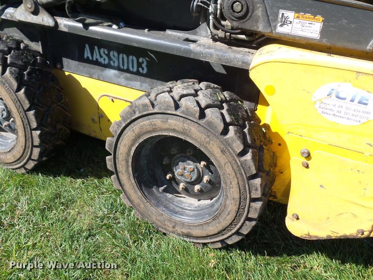 image for item BS9420 2011 New Holland L218 skid steer