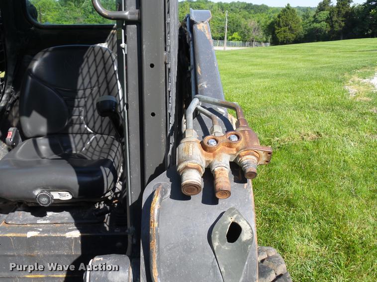 image for item BS9420 2011 New Holland L218 skid steer