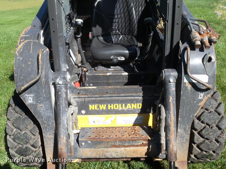 image for item BS9420 2011 New Holland L218 skid steer