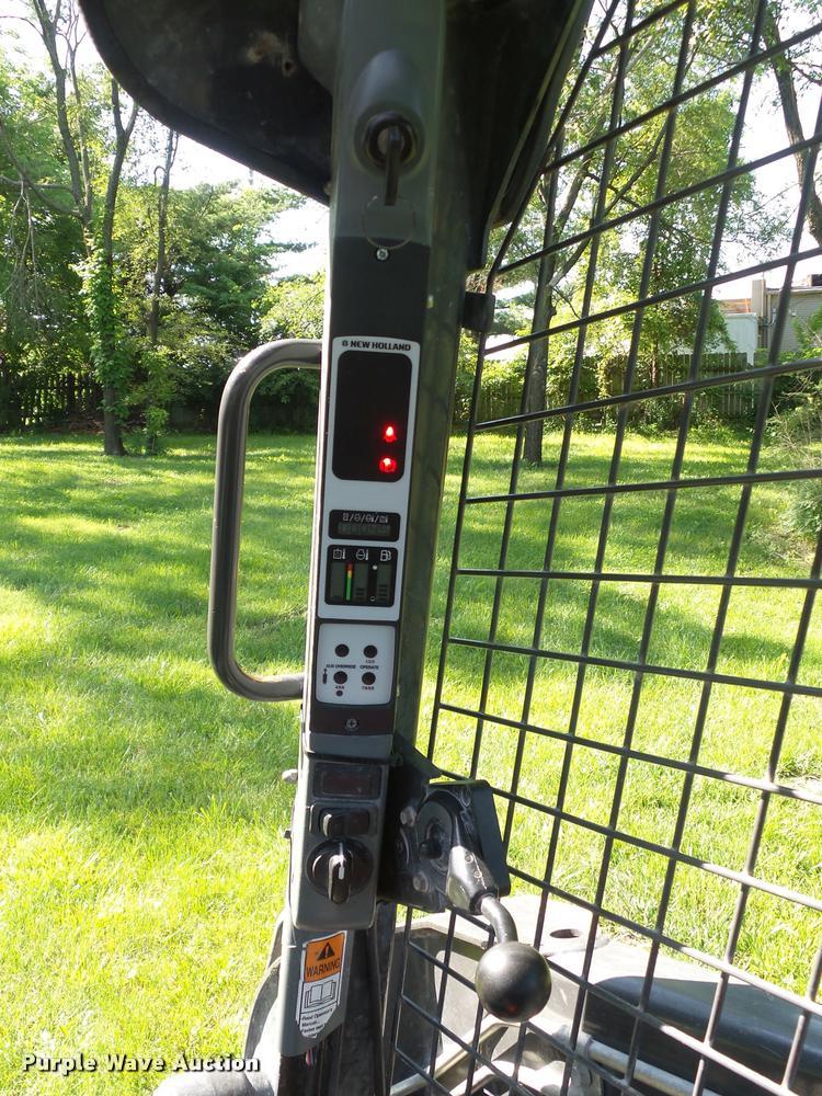 image for item BS9420 2011 New Holland L218 skid steer