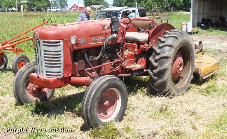 image for item BS9435 International Utility 300 tractor