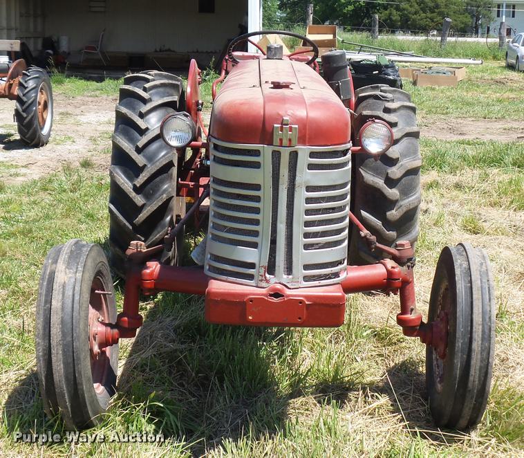 image for item BS9435 International Utility 300 tractor
