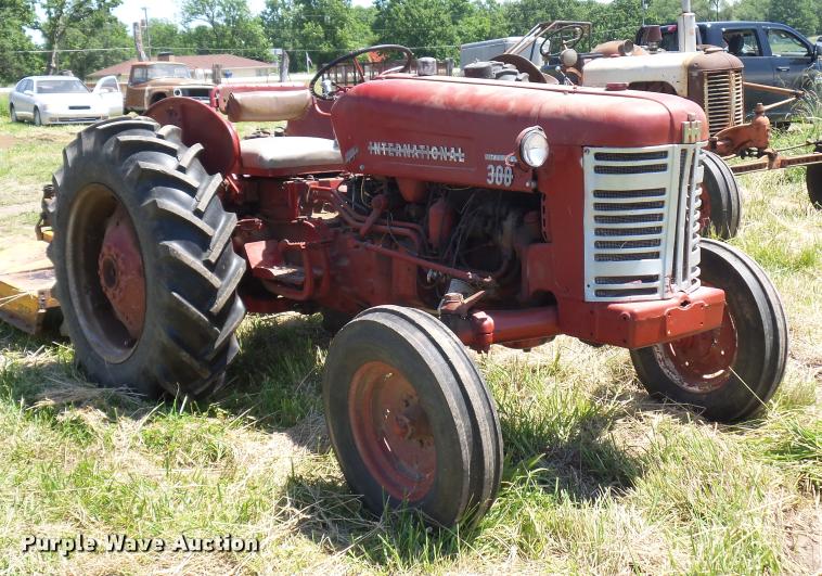 image for item BS9435 International Utility 300 tractor