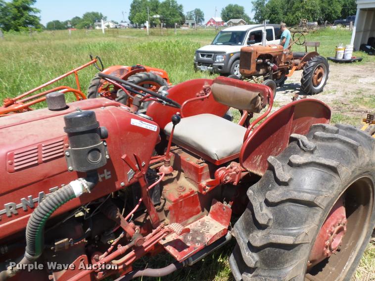 image for item BS9435 International Utility 300 tractor