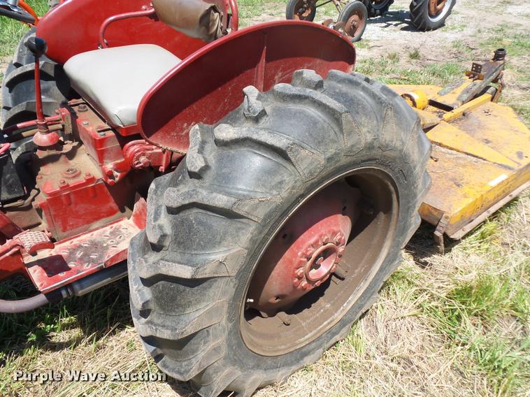 image for item BS9435 International Utility 300 tractor