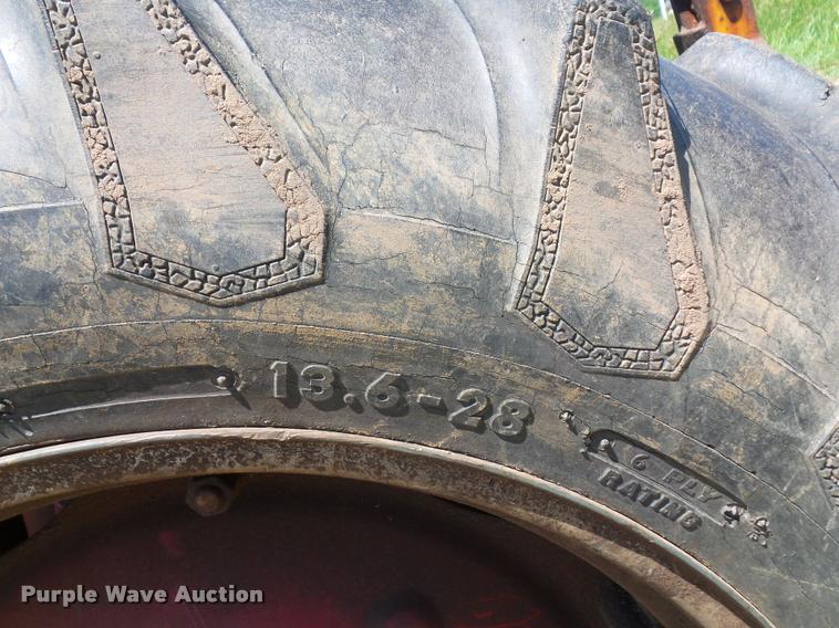 image for item BS9435 International Utility 300 tractor