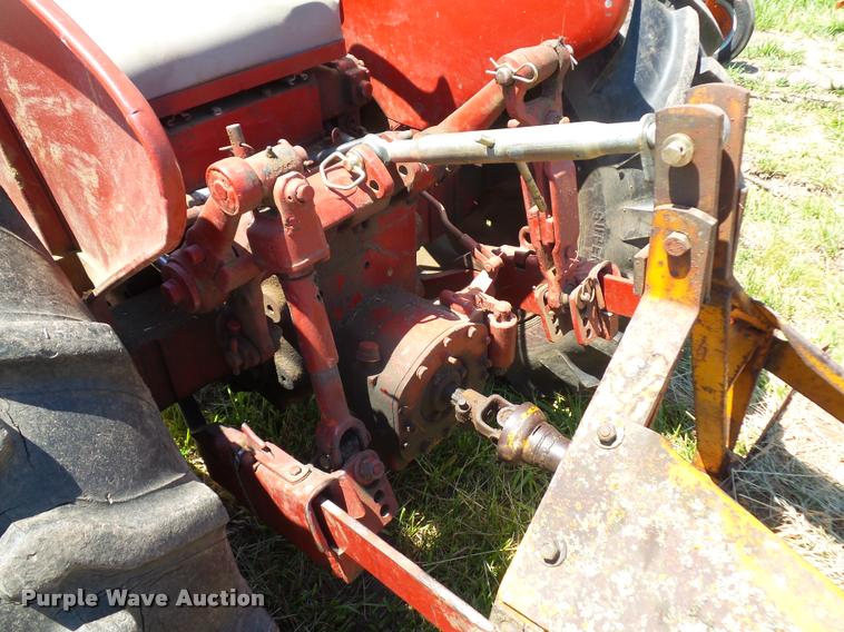 image for item BS9435 International Utility 300 tractor