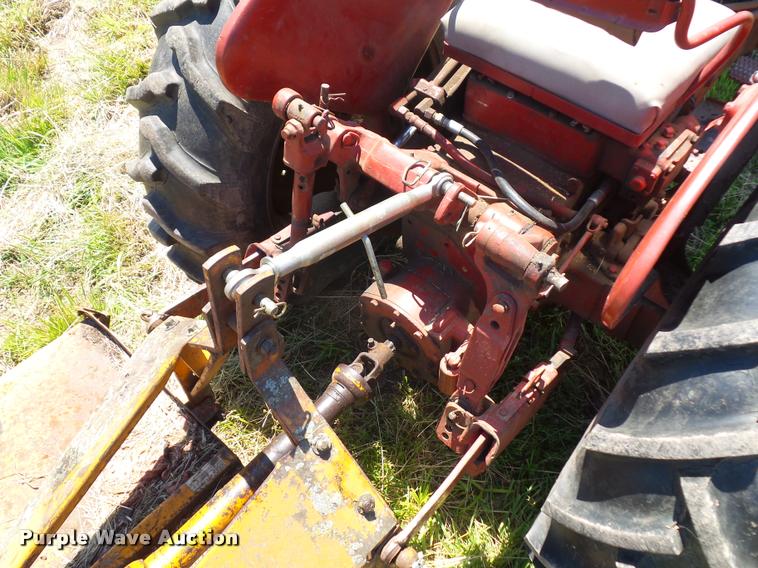 image for item BS9435 International Utility 300 tractor