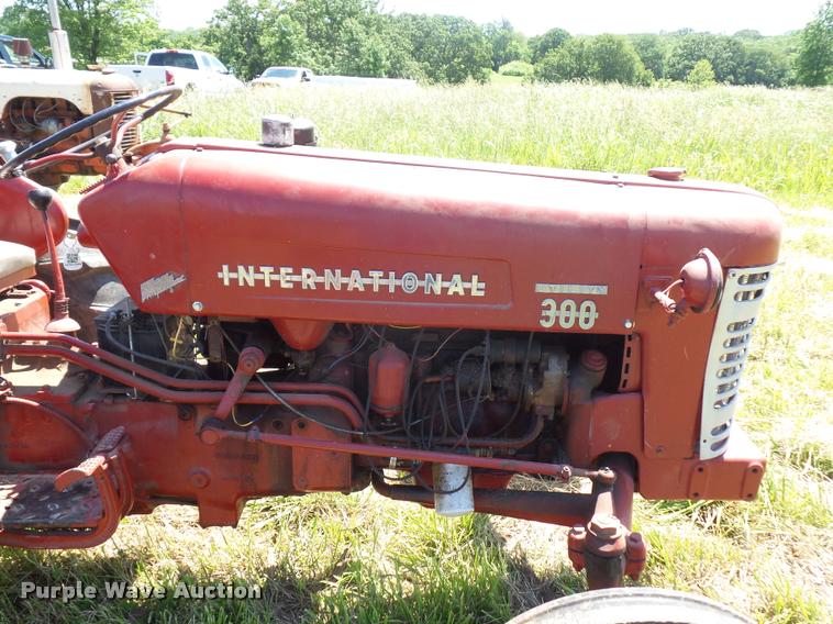 image for item BS9435 International Utility 300 tractor